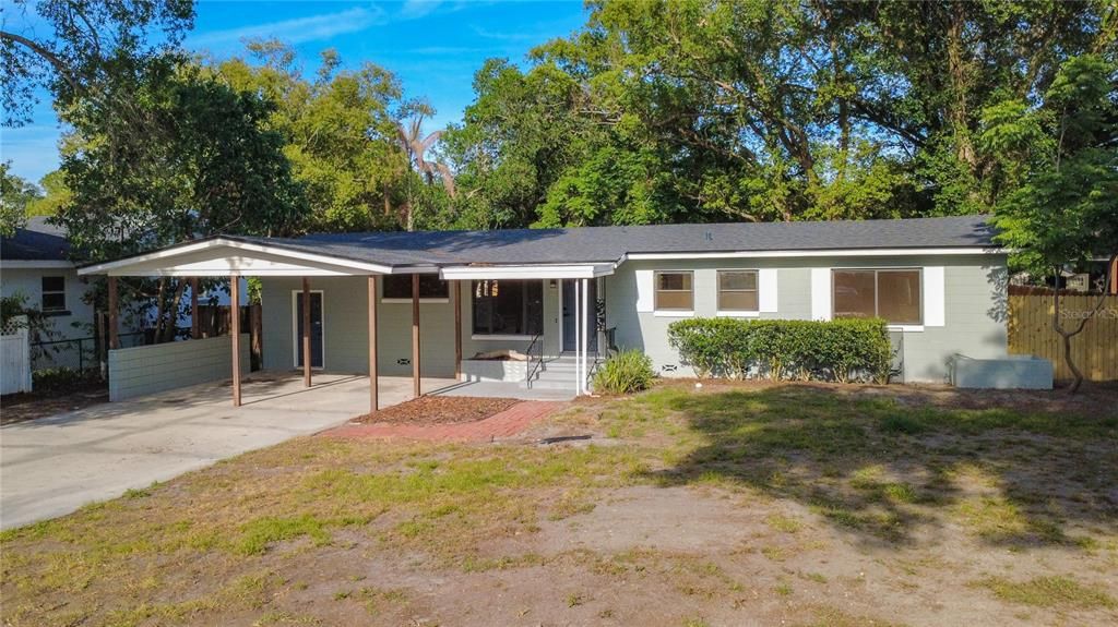 Activo con contrato: $429,900 (4 camas, 2 baños, 1585 Pies cuadrados)