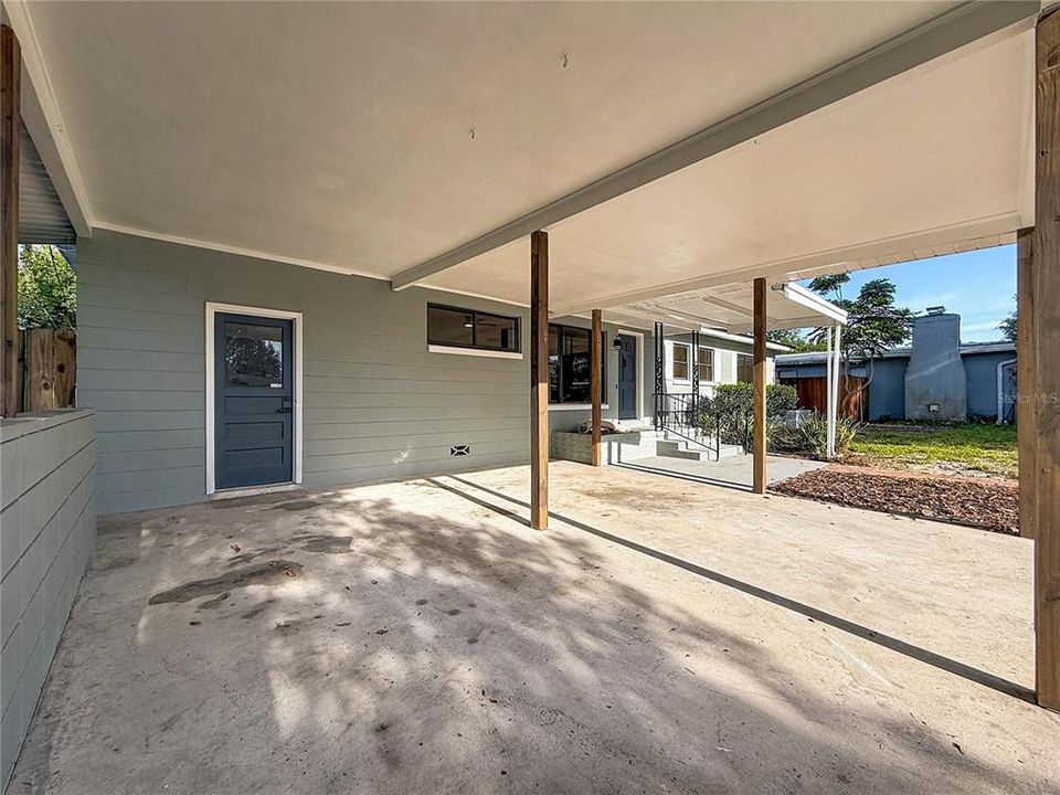 Activo con contrato: $429,900 (4 camas, 2 baños, 1585 Pies cuadrados)