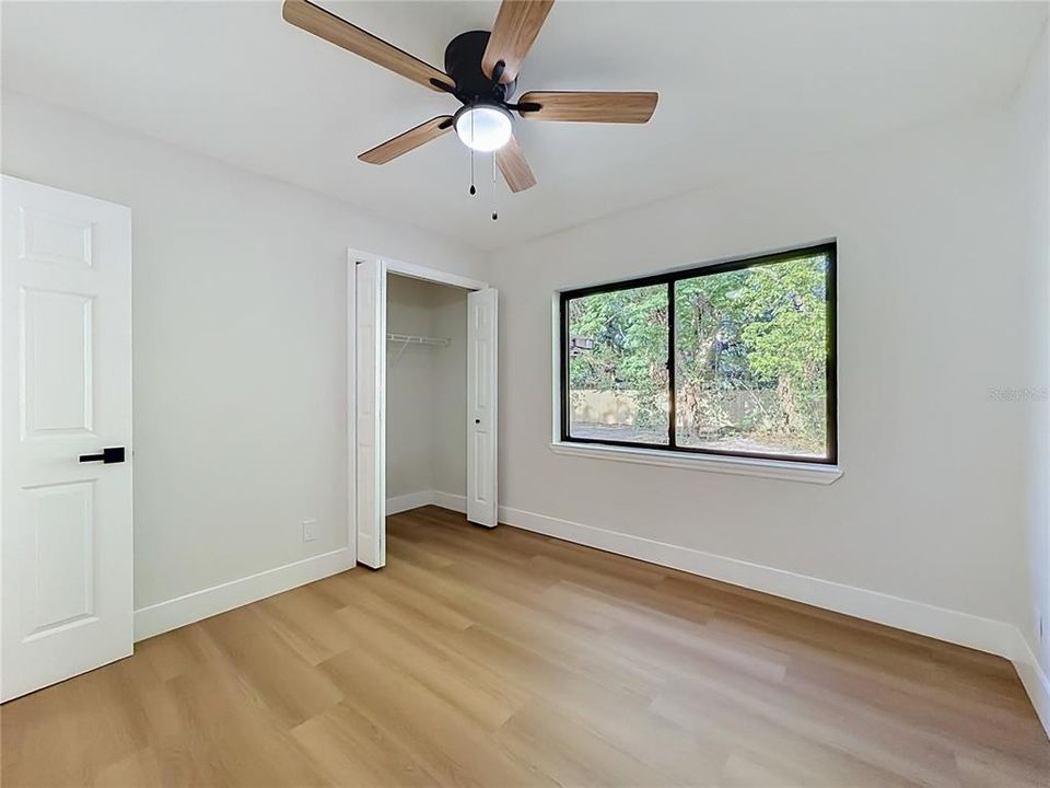 Activo con contrato: $429,900 (4 camas, 2 baños, 1585 Pies cuadrados)