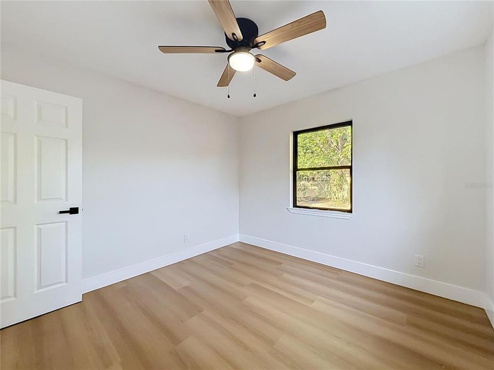 Activo con contrato: $429,900 (4 camas, 2 baños, 1585 Pies cuadrados)