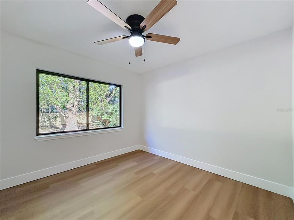Activo con contrato: $429,900 (4 camas, 2 baños, 1585 Pies cuadrados)