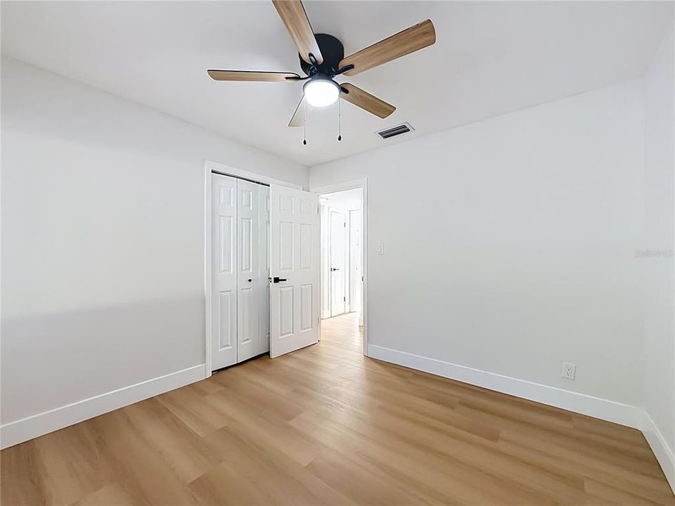 Activo con contrato: $429,900 (4 camas, 2 baños, 1585 Pies cuadrados)