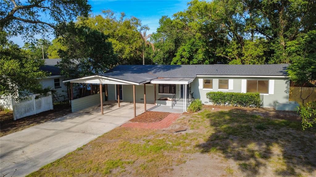 Activo con contrato: $429,900 (4 camas, 2 baños, 1585 Pies cuadrados)