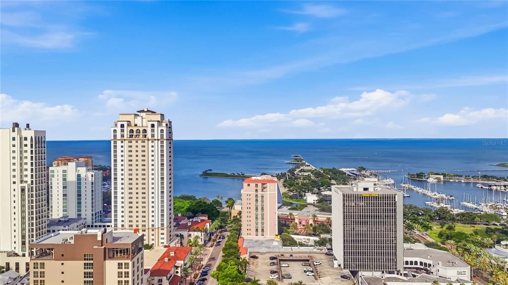 Под контрактом: $1,225,000 (2 спален, 2 ванн, 1842 Квадратных фут)
