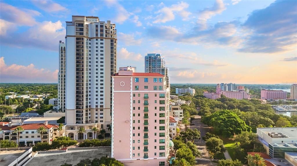 Под контрактом: $1,225,000 (2 спален, 2 ванн, 1842 Квадратных фут)