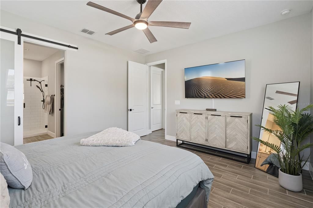 Activo con contrato: $449,000 (4 camas, 3 baños, 2291 Pies cuadrados)
