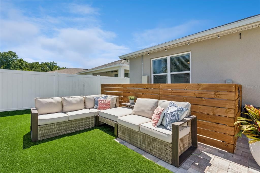 Activo con contrato: $449,000 (4 camas, 3 baños, 2291 Pies cuadrados)