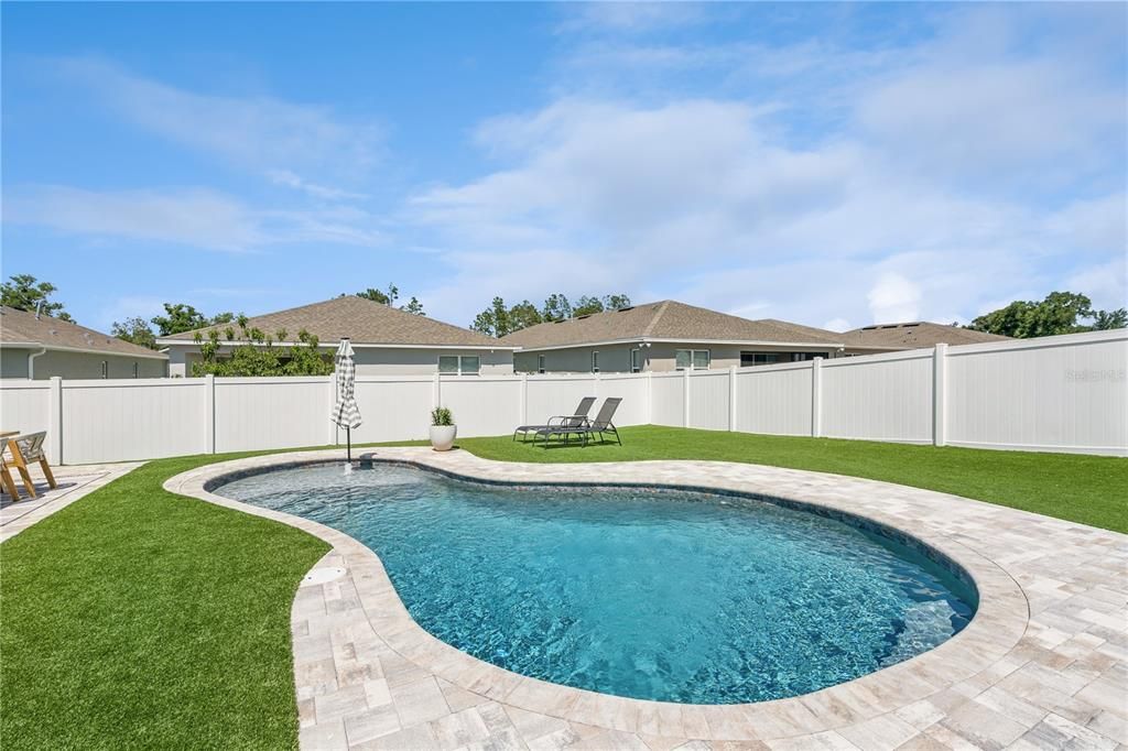 Activo con contrato: $449,000 (4 camas, 3 baños, 2291 Pies cuadrados)