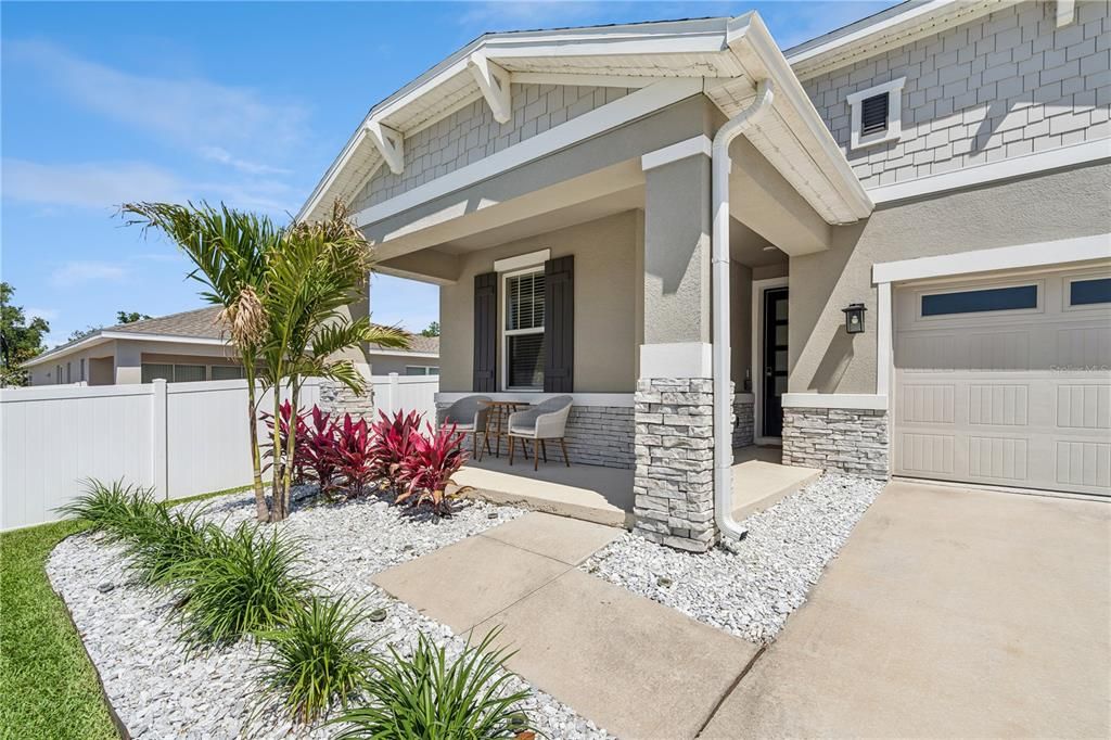 Activo con contrato: $449,000 (4 camas, 3 baños, 2291 Pies cuadrados)
