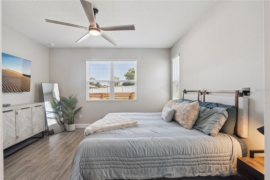 Activo con contrato: $449,000 (4 camas, 3 baños, 2291 Pies cuadrados)