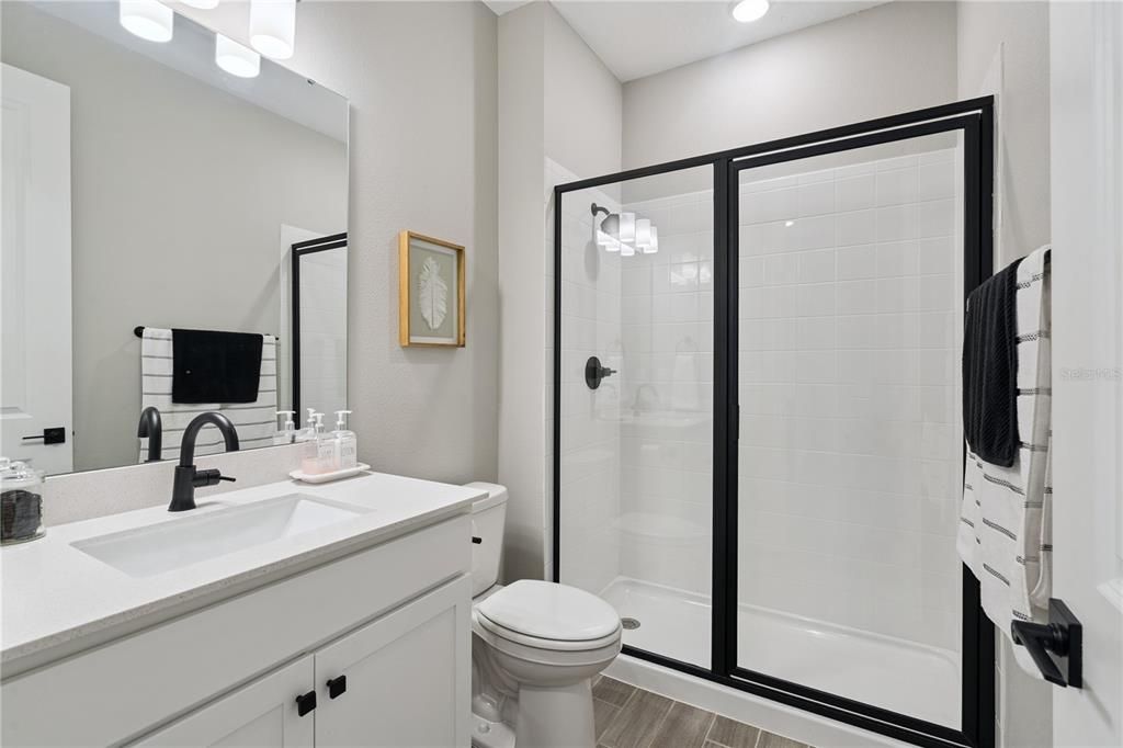 Activo con contrato: $449,000 (4 camas, 3 baños, 2291 Pies cuadrados)