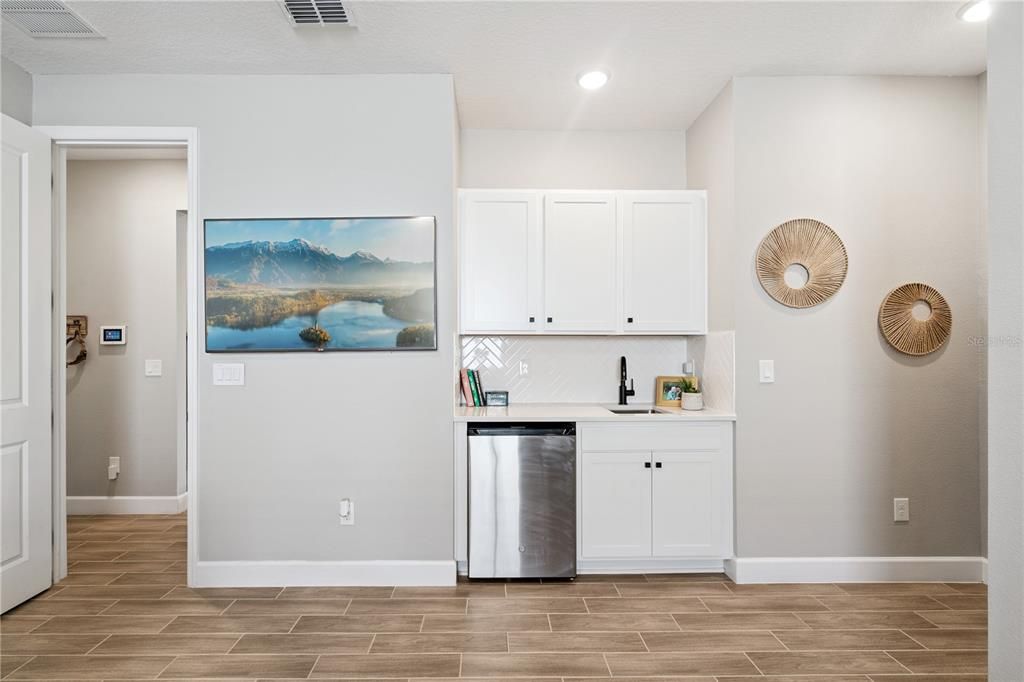 Activo con contrato: $449,000 (4 camas, 3 baños, 2291 Pies cuadrados)