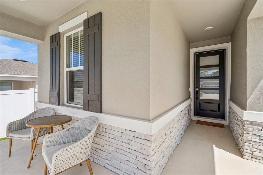Activo con contrato: $449,000 (4 camas, 3 baños, 2291 Pies cuadrados)