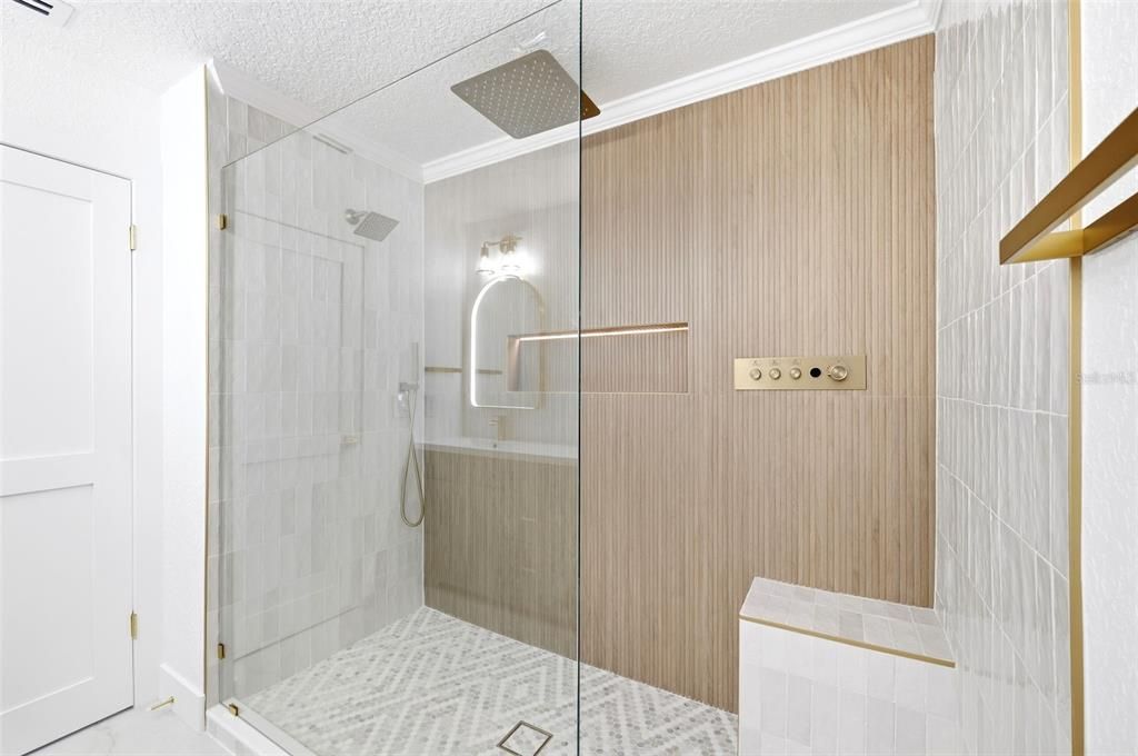 Под контрактом: $659,000 (3 спален, 2 ванн, 1735 Квадратных фут)