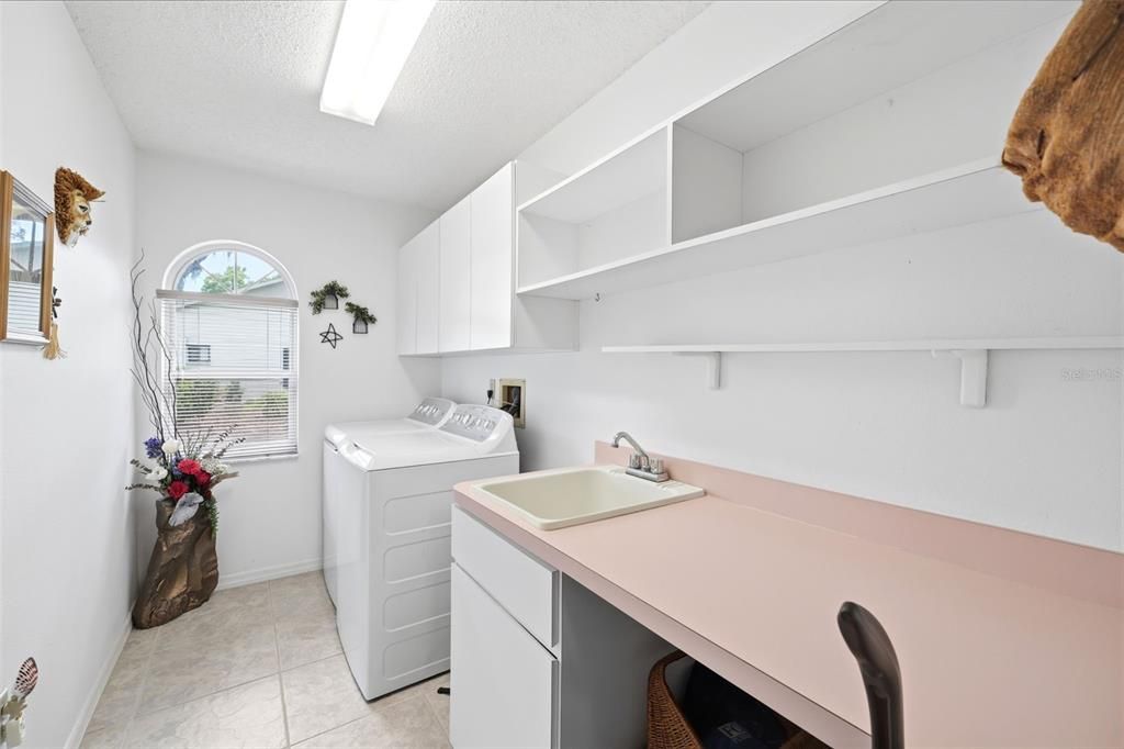 Active With Contract: $369,900 (3 beds, 2 baths, 1915 Square Feet)