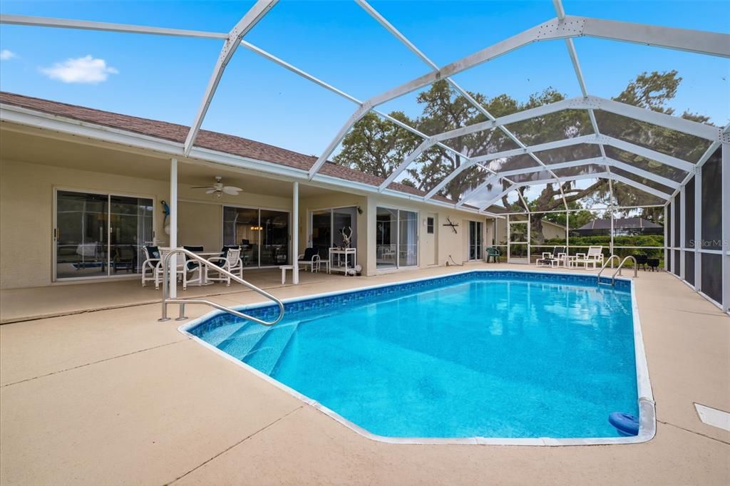 Active With Contract: $369,900 (3 beds, 2 baths, 1915 Square Feet)