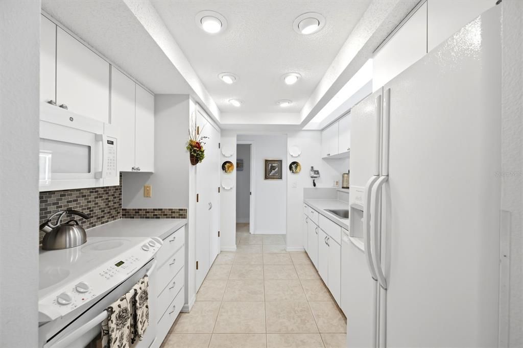 Active With Contract: $369,900 (3 beds, 2 baths, 1915 Square Feet)