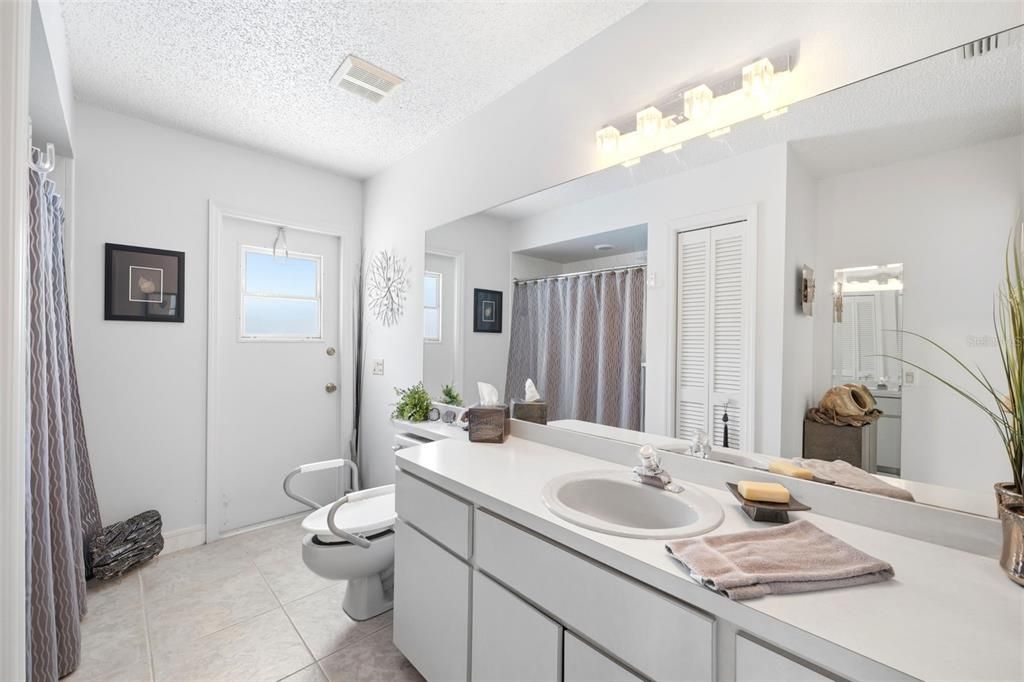 Active With Contract: $369,900 (3 beds, 2 baths, 1915 Square Feet)