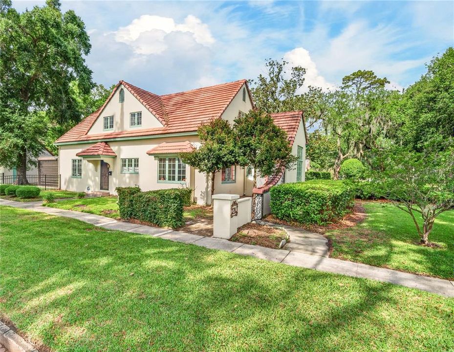 For Sale: $699,000 (3 beds, 2 baths, 2168 Square Feet)