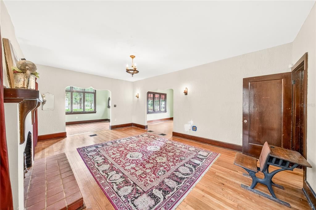 For Sale: $699,000 (3 beds, 2 baths, 2168 Square Feet)