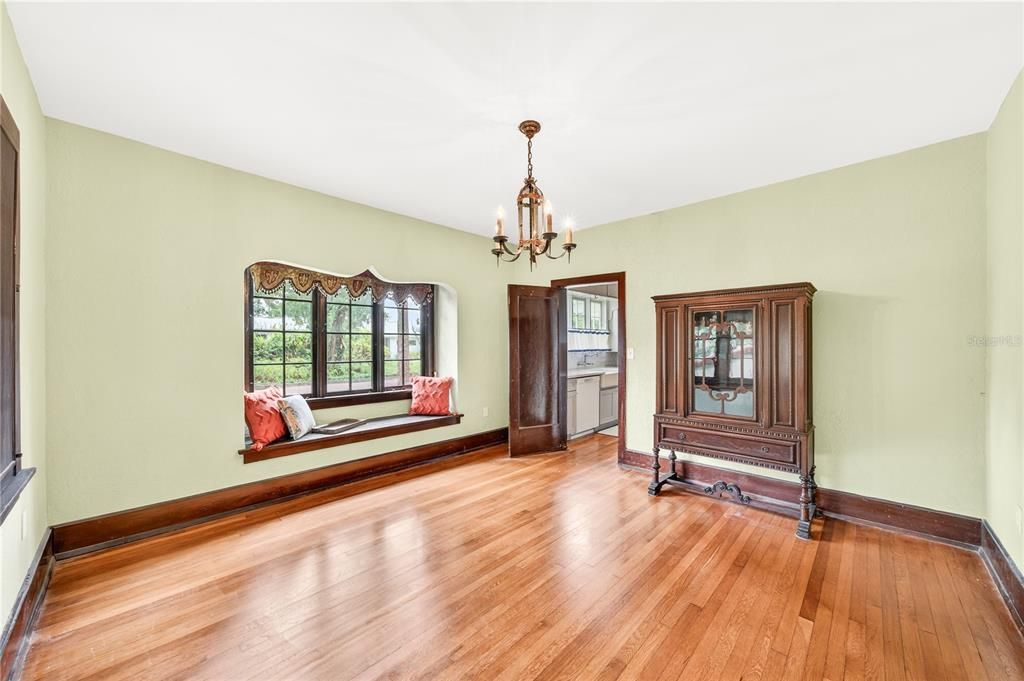 For Sale: $699,000 (3 beds, 2 baths, 2168 Square Feet)
