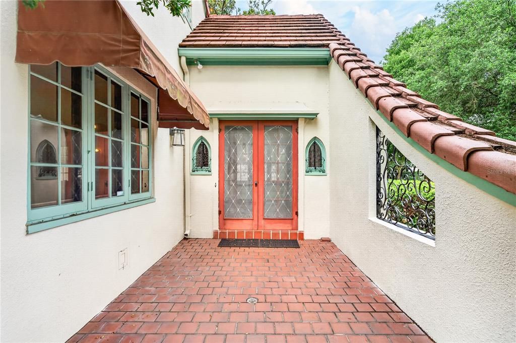 For Sale: $699,000 (3 beds, 2 baths, 2168 Square Feet)