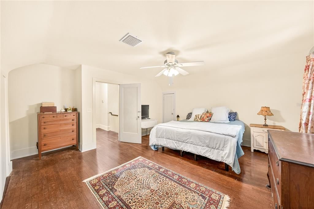 For Sale: $699,000 (3 beds, 2 baths, 2168 Square Feet)