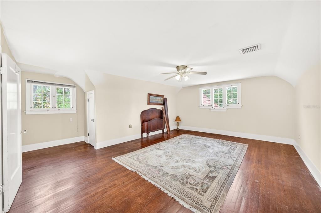 For Sale: $699,000 (3 beds, 2 baths, 2168 Square Feet)