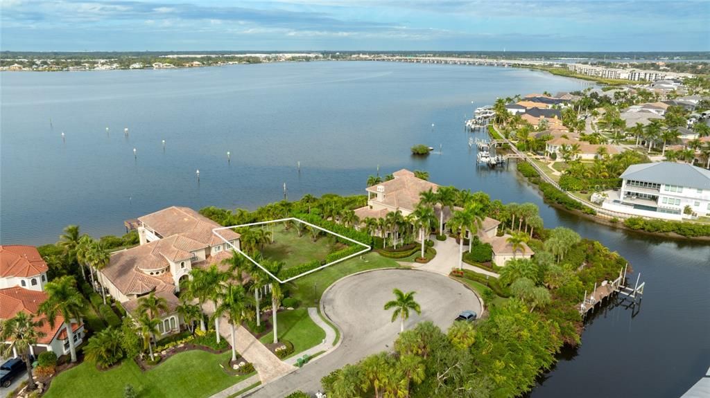 For Sale: $800,000 (0.36 acres)