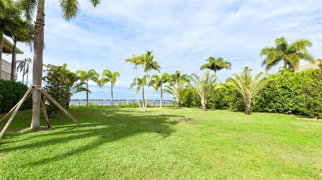 For Sale: $800,000 (0.36 acres)