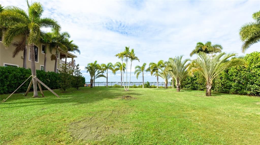 For Sale: $800,000 (0.36 acres)