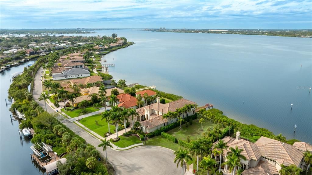 For Sale: $800,000 (0.36 acres)