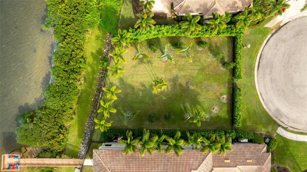 For Sale: $800,000 (0.36 acres)