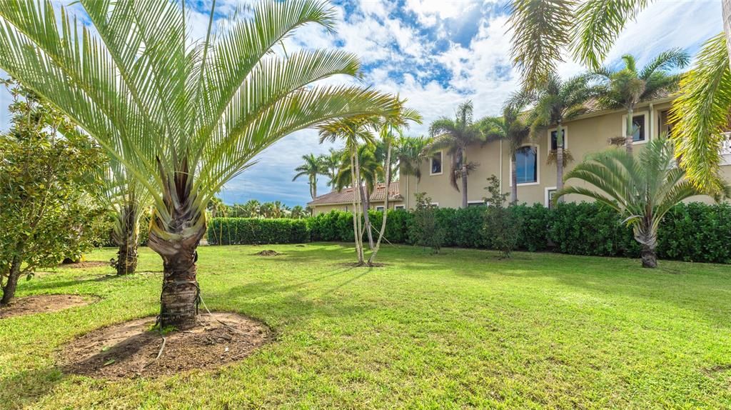 For Sale: $800,000 (0.36 acres)