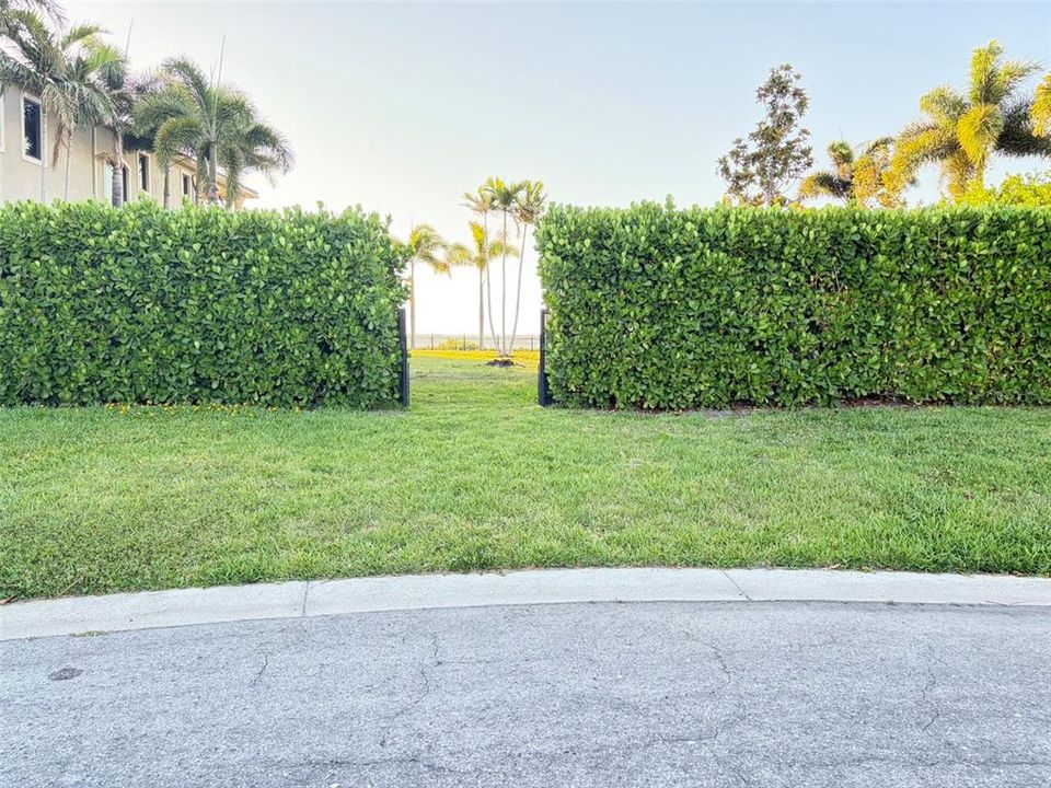 For Sale: $800,000 (0.36 acres)
