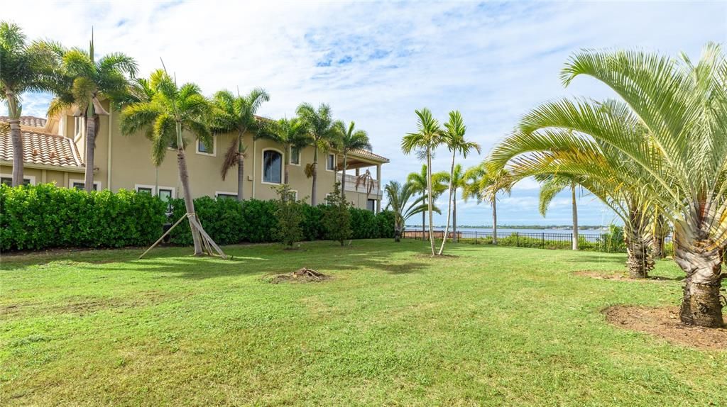 For Sale: $800,000 (0.36 acres)