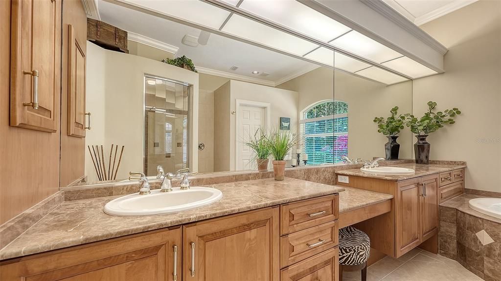 En Venta: $1,249,000 (4 camas, 4 baños, 3441 Pies cuadrados)