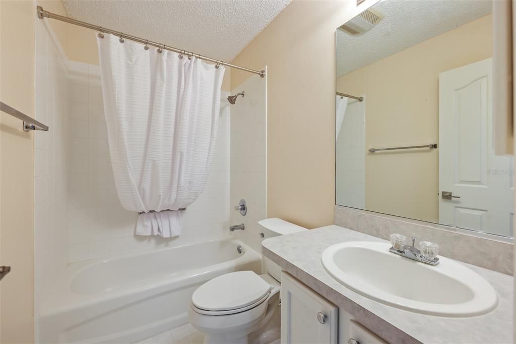 Activo con contrato: $335,000 (3 camas, 2 baños, 1392 Pies cuadrados)