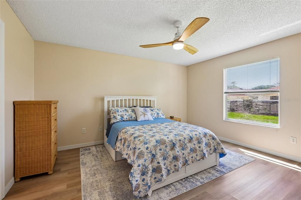 Activo con contrato: $335,000 (3 camas, 2 baños, 1392 Pies cuadrados)