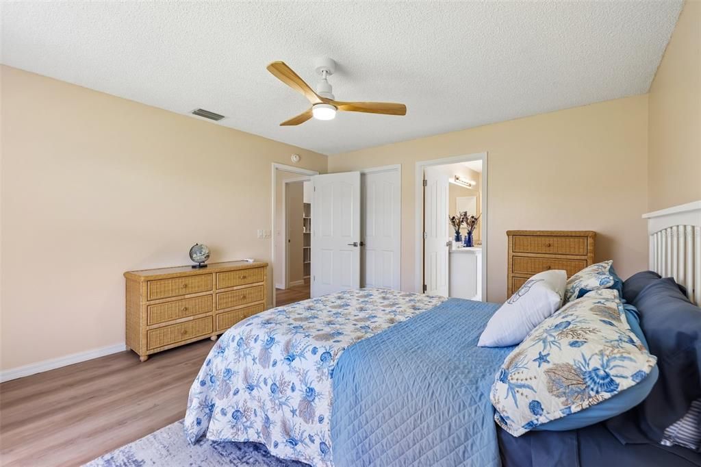 Activo con contrato: $335,000 (3 camas, 2 baños, 1392 Pies cuadrados)