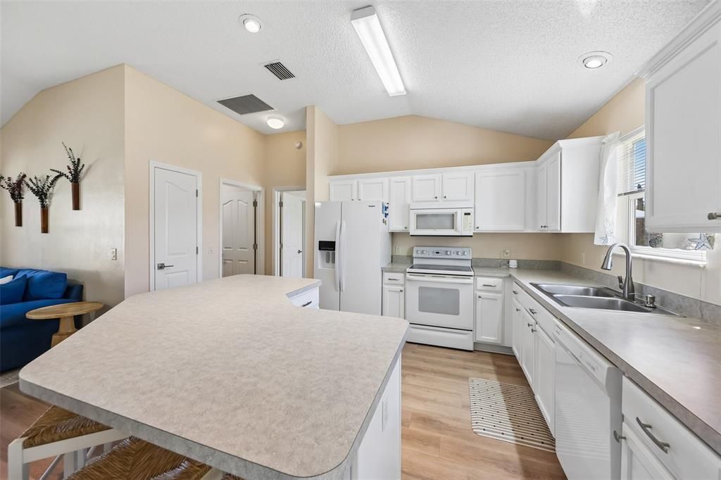 Activo con contrato: $335,000 (3 camas, 2 baños, 1392 Pies cuadrados)