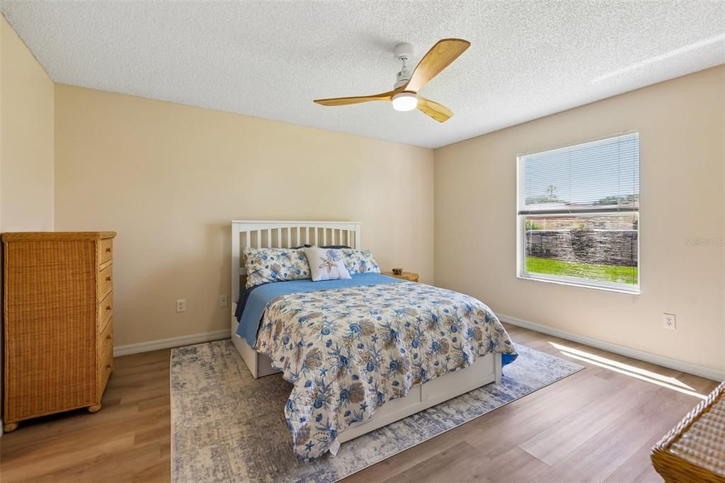 Activo con contrato: $335,000 (3 camas, 2 baños, 1392 Pies cuadrados)