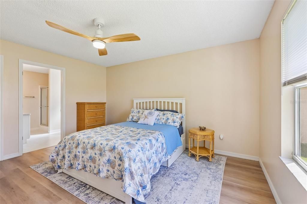 Activo con contrato: $335,000 (3 camas, 2 baños, 1392 Pies cuadrados)