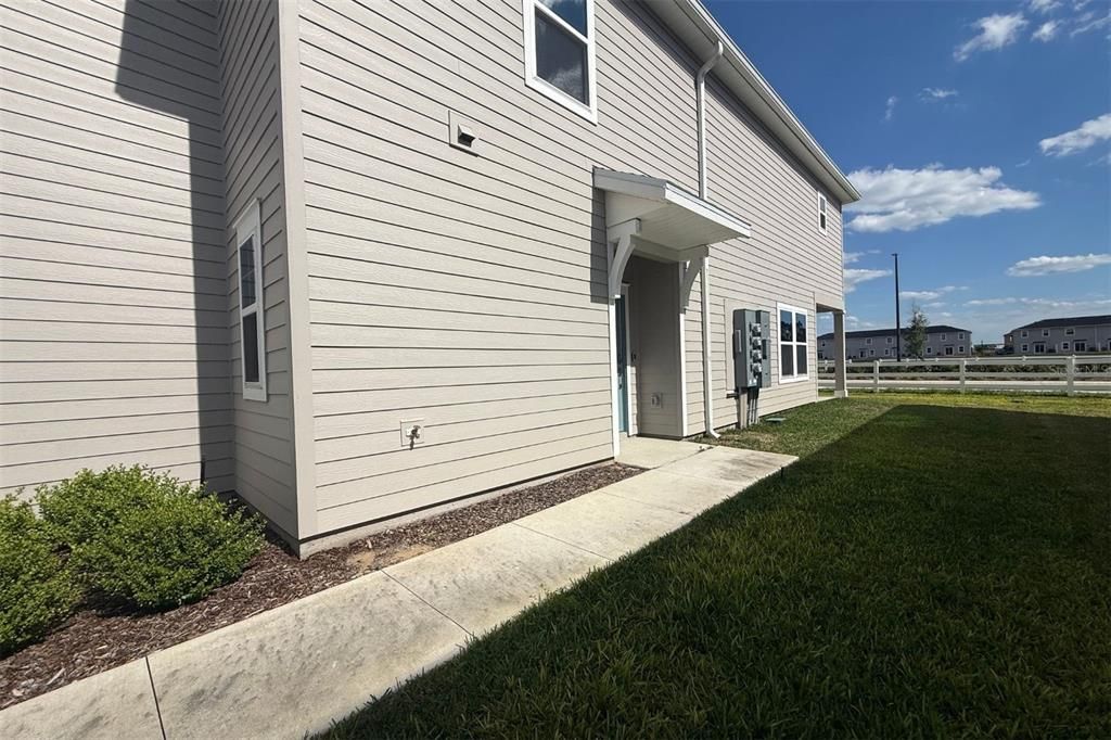 For Rent: $1,750 (3 beds, 2 baths, 1828 Square Feet)