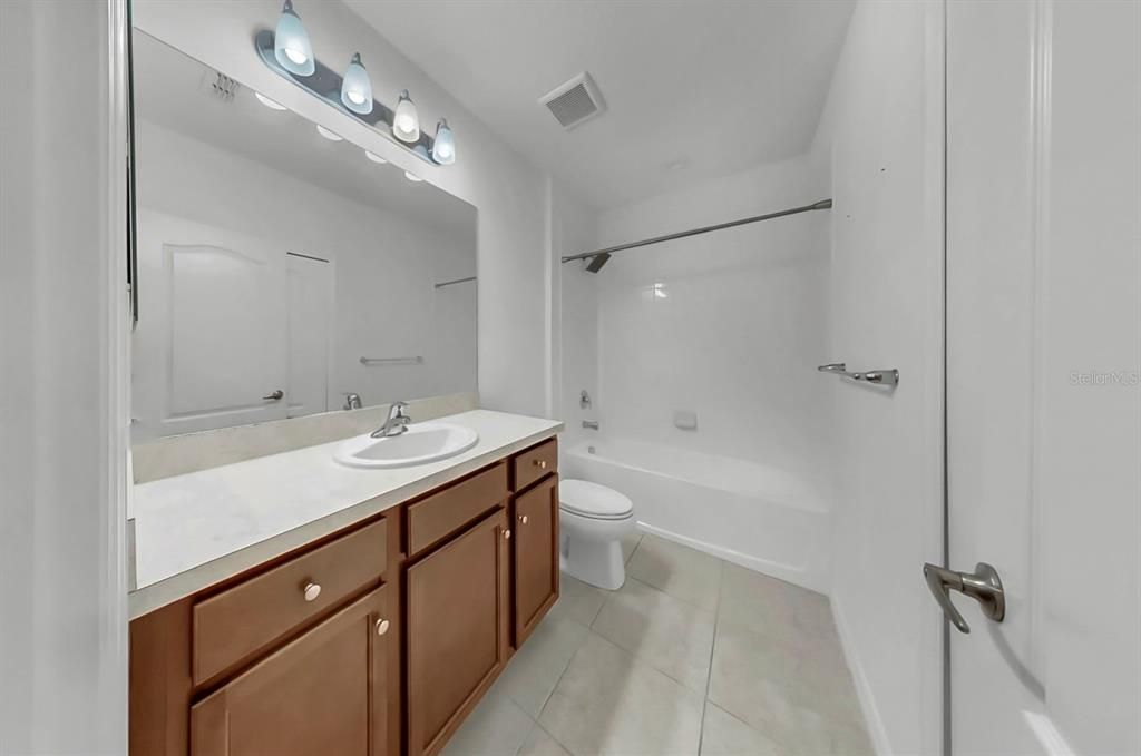For Rent: $2,000 (3 beds, 2 baths, 1822 Square Feet)