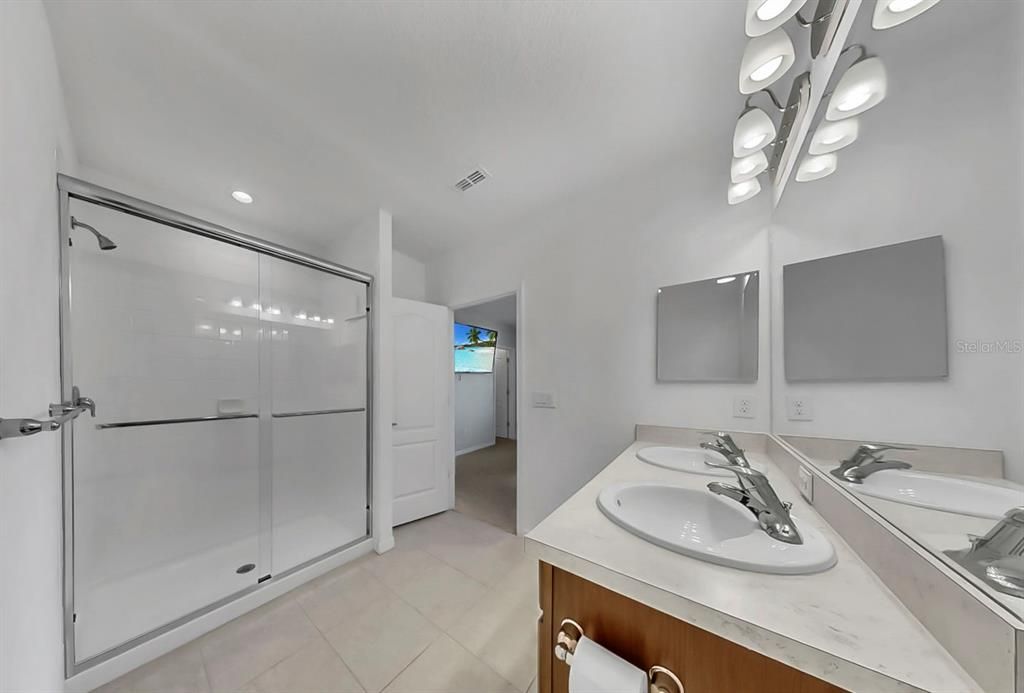 For Rent: $2,000 (3 beds, 2 baths, 1822 Square Feet)