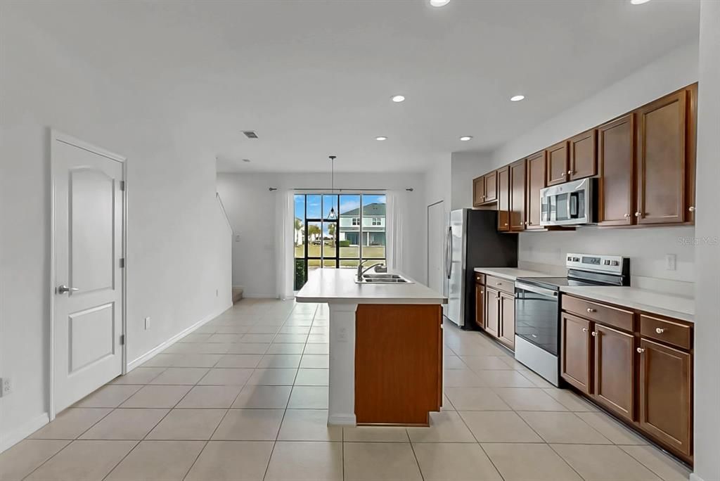For Rent: $2,000 (3 beds, 2 baths, 1822 Square Feet)
