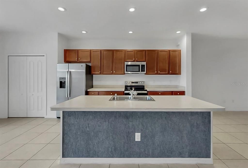 For Rent: $2,000 (3 beds, 2 baths, 1822 Square Feet)