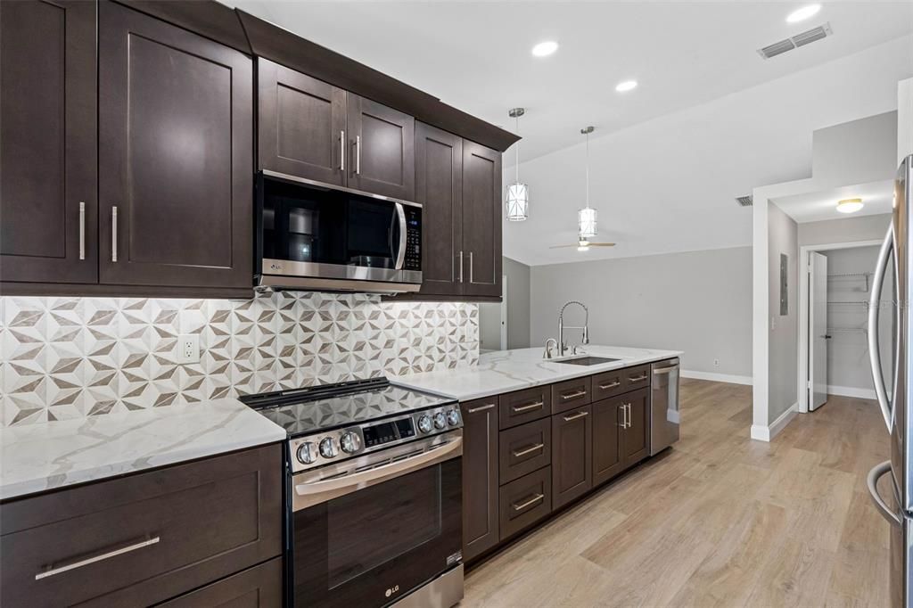 For Sale: $354,900 (2 beds, 2 baths, 1547 Square Feet)