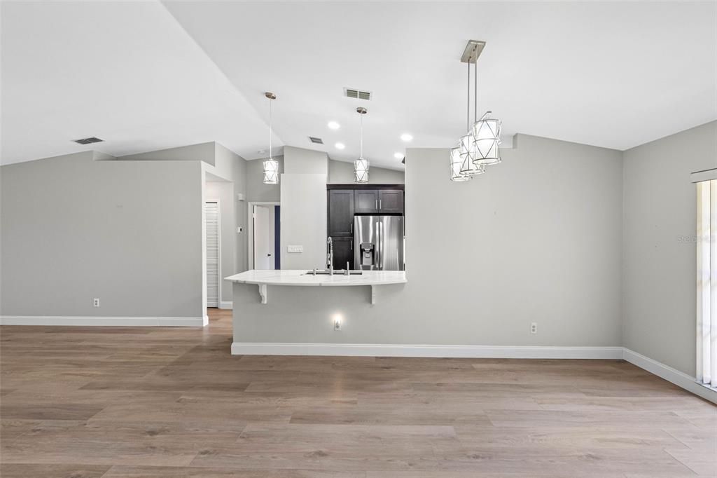 For Sale: $354,900 (2 beds, 2 baths, 1547 Square Feet)